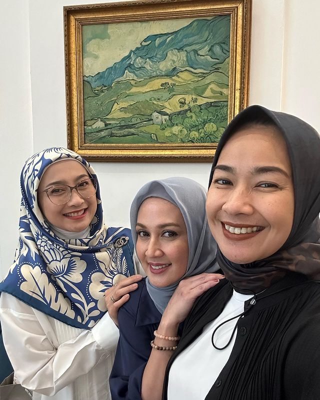 persahabatan Dina Lorenza Desy Ratnasari  Alya Rohali © berbagai sumber