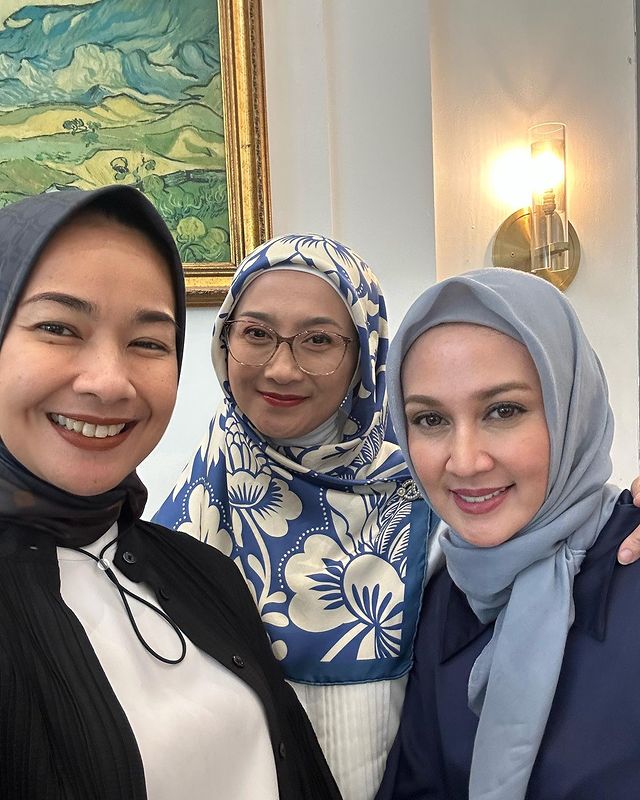 persahabatan Dina Lorenza Desy Ratnasari  Alya Rohali © berbagai sumber