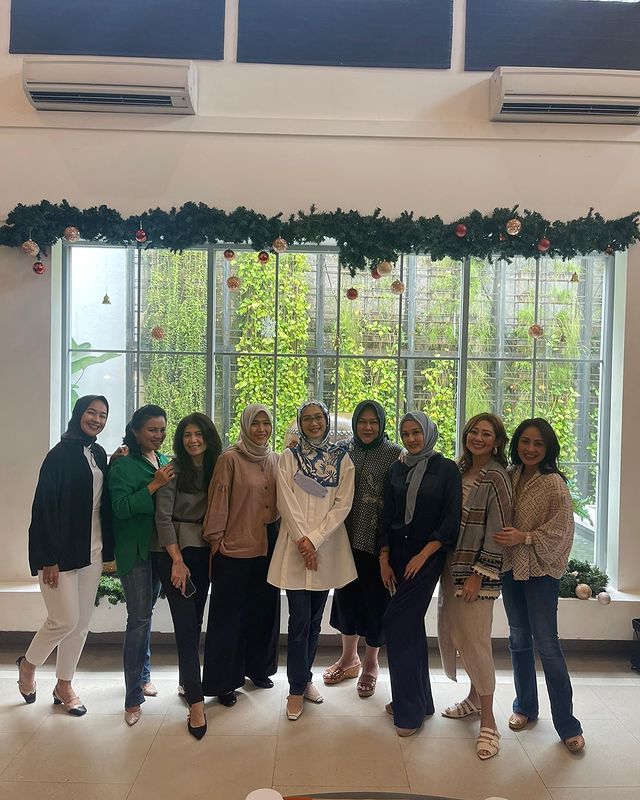 persahabatan Dina Lorenza Desy Ratnasari  Alya Rohali © berbagai sumber