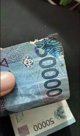 Cara nyeleneh benerin uang sobek Berbagai sumber