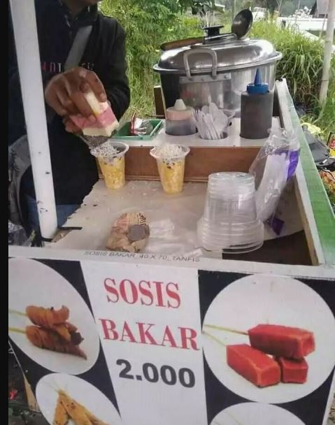 Menu ini nggak nyambung dengan nama warungnya Berbagai sumber