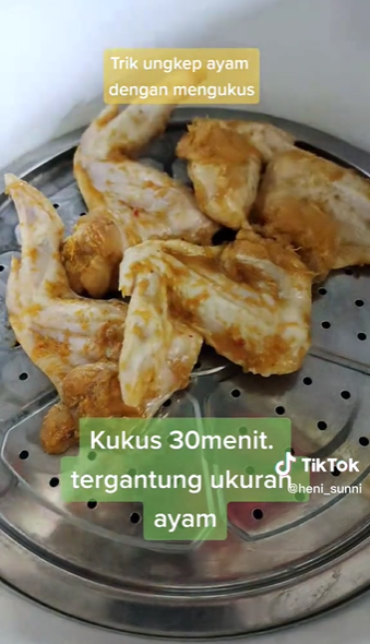 Bukan direbus, ini trik ungkep ayam biar nggak hancur dan bumbunya lebih meresap