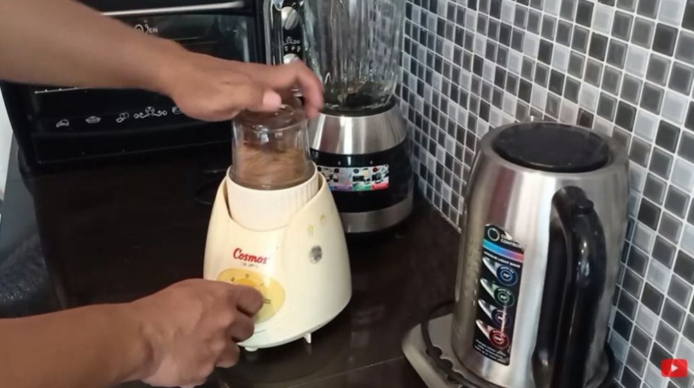 7 Cara bikin kecap manis dari air kelapa, dijamin antigagal