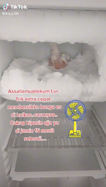 Cara jitu mencairkan bunga es di kulkas, cuma butuh 15 menit