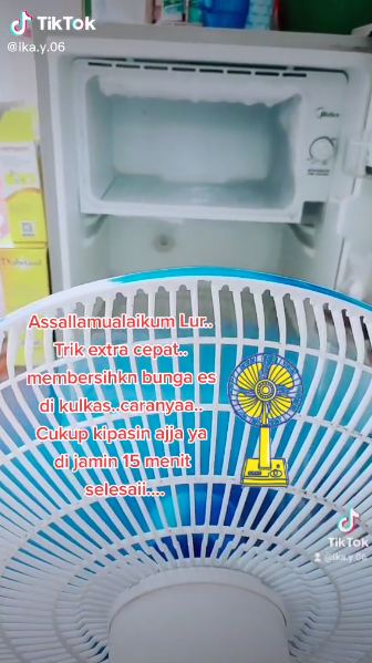 Cara jitu mencairkan bunga es di kulkas, cuma butuh 15 menit