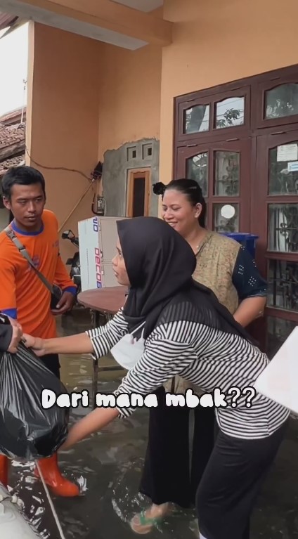 Chacha bantu korban banjir © Instagram Chacha bantu korban banjir © Instagram