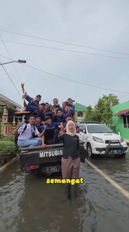 Chacha bantu korban banjir © Instagram Chacha bantu korban banjir © Instagram