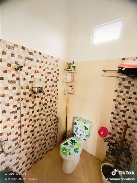 rumah tengah sawah dan kebun © TikTok 