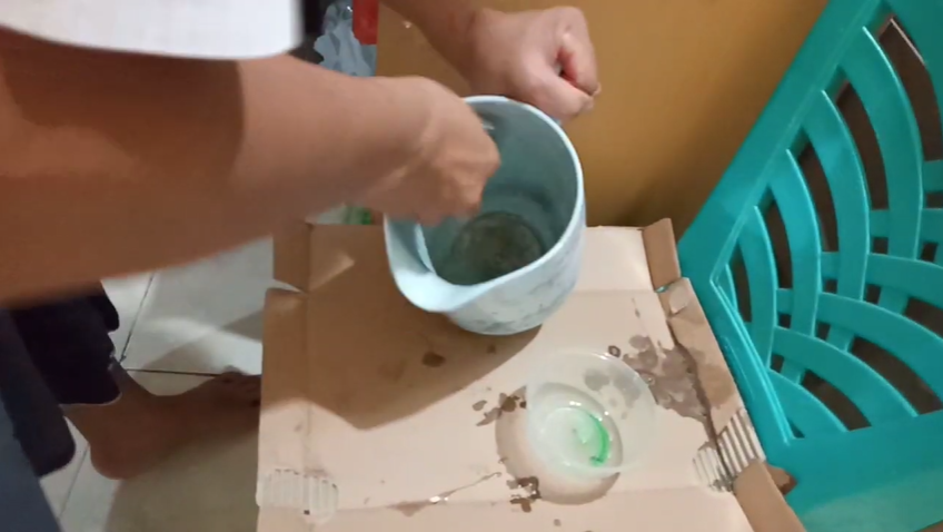 Tanpa bahan pemutih, ini cara ampuh bersihkan noda kerak teh dan kopi di teko plastik