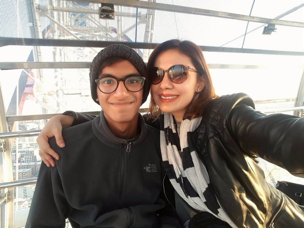 potret najwa shihab dan anak bujangnya © instagram