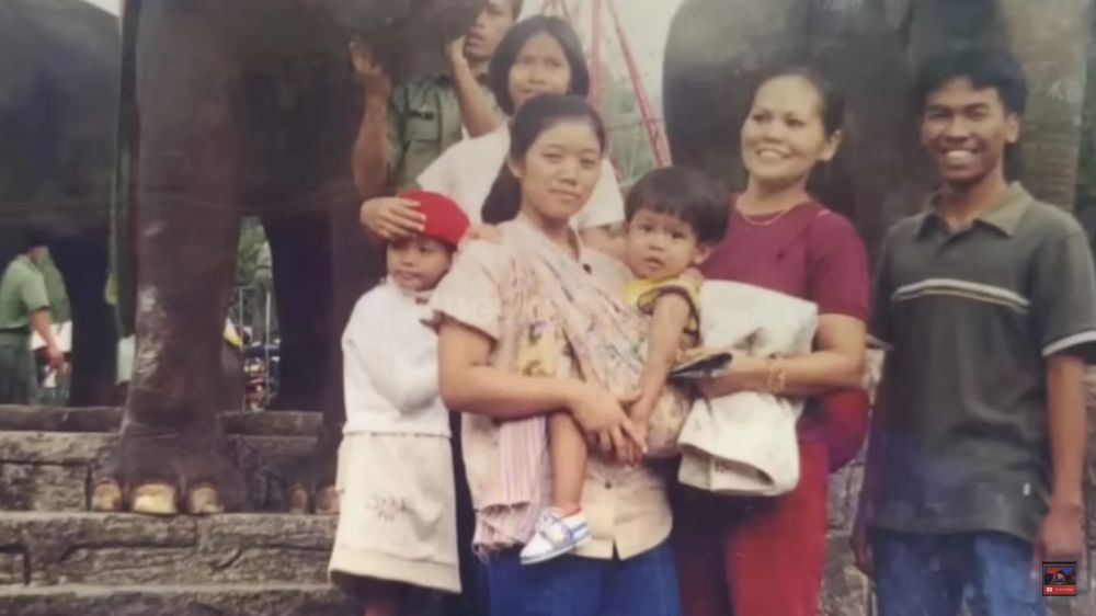 potret kenangan Tiko dan orangtua © berbagai sumber