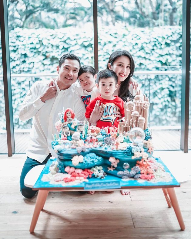 anak Sandra Dewi borong coklat 4 keranjang © Instagram/@sandradewi88