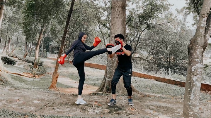 gaya Olla Ramlan pakai legging © Instagram/@ollaramlan gaya Olla Ramlan pakai legging © Instagram/@ollaramlan