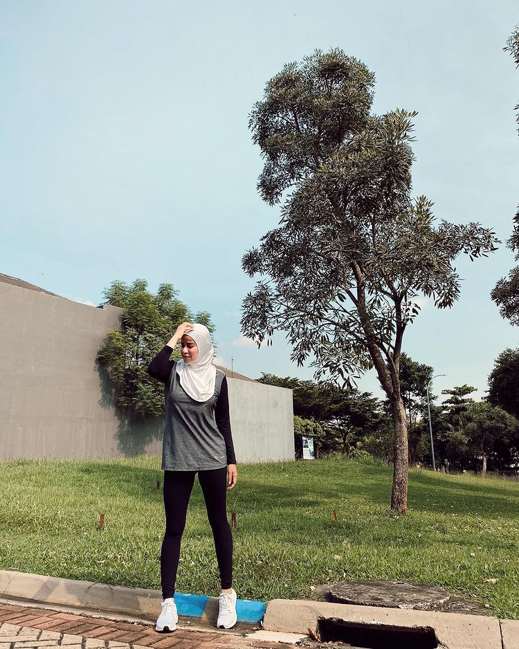 gaya Olla Ramlan pakai legging © Instagram/@ollaramlan gaya Olla Ramlan pakai legging © Instagram/@ollaramlan