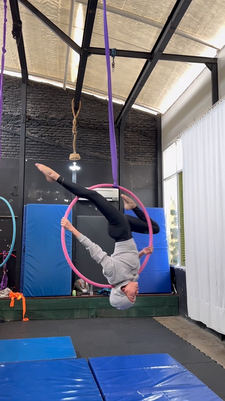 gaya Olla Ramlan pakai legging © Instagram/@ollaramlan gaya Olla Ramlan pakai legging © Instagram/@ollaramlan