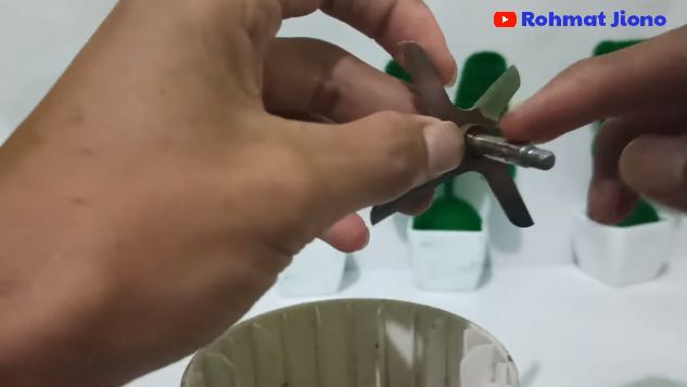 Tanpa perlu diganti, ini cara memperbaiki mata pisau blender macet