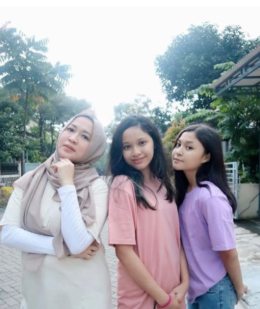 seleb bareng putrinya yang remaja © 2023 brilio.net