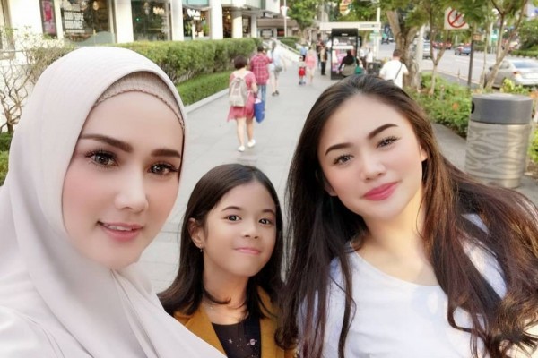 seleb bareng putrinya yang remaja © 2023 brilio.net