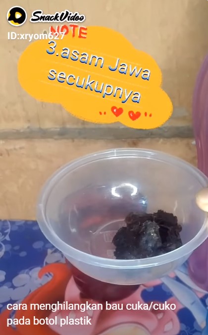 Cara menghilangkan bau cuka di botol minum, cuma pakai satu bumbu masak