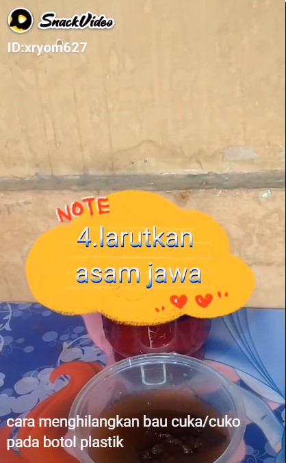 Cara menghilangkan bau cuka di botol minum, cuma pakai satu bumbu masak