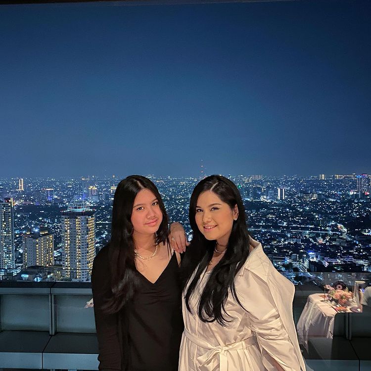 Annisa Pohan iklan sampo © berbagai sumber Annisa Pohan iklan sampo © berbagai sumber