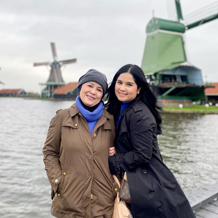 Annisa Pohan iklan sampo © berbagai sumber