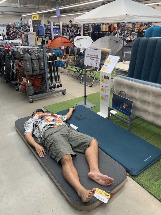 aksi kocak orang datang ke mall © berbagai sumber aksi kocak orang datang ke mall © berbagai sumber