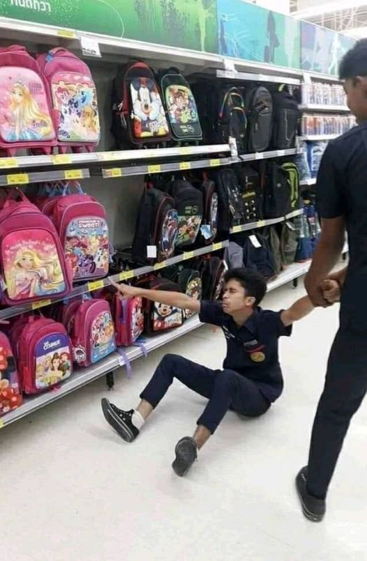 aksi kocak orang datang ke mall © berbagai sumber aksi kocak orang datang ke mall © berbagai sumber