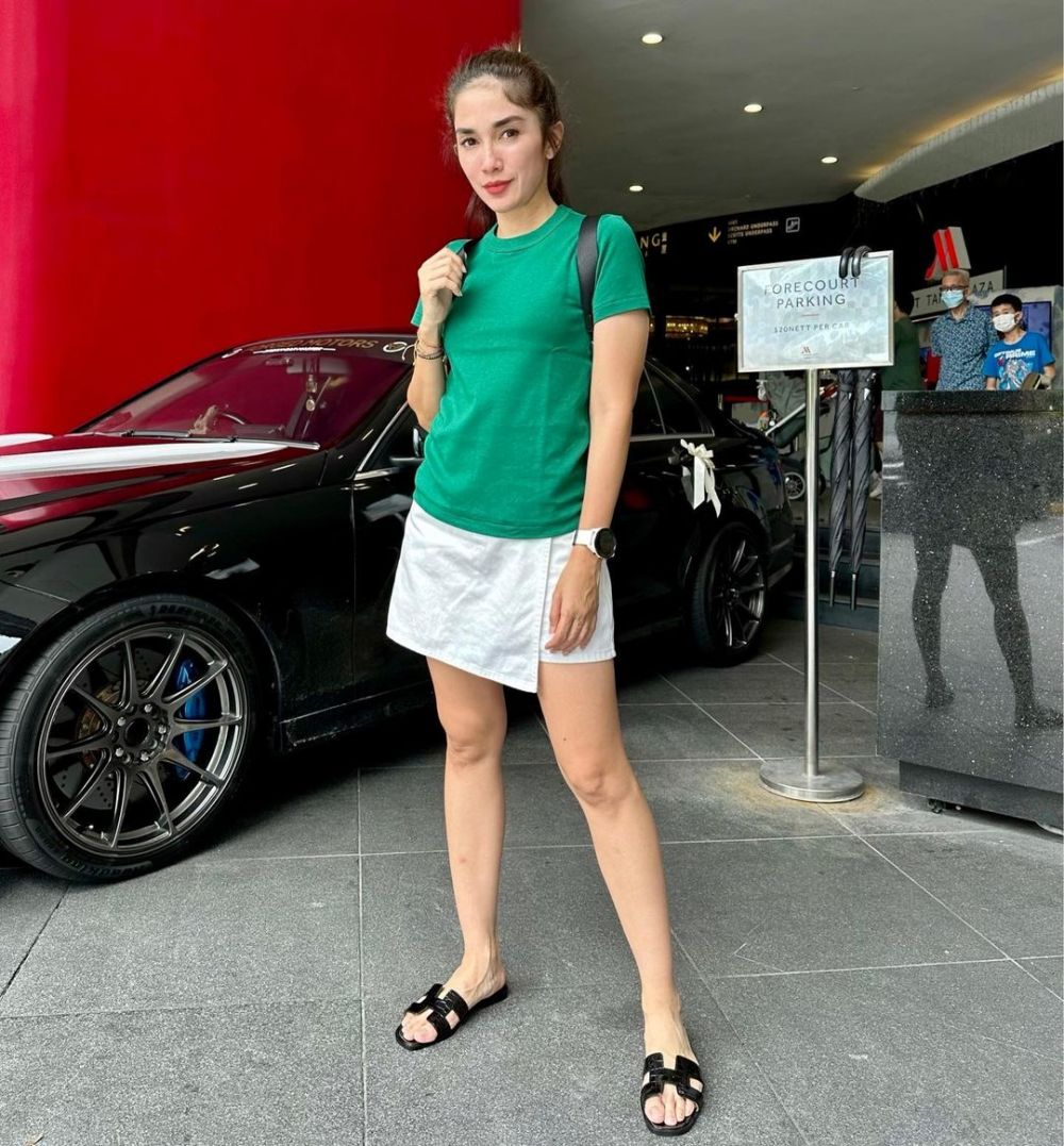 penampilan Ussy Sulistiawaty bergaya kasual © 2022 Instagram 