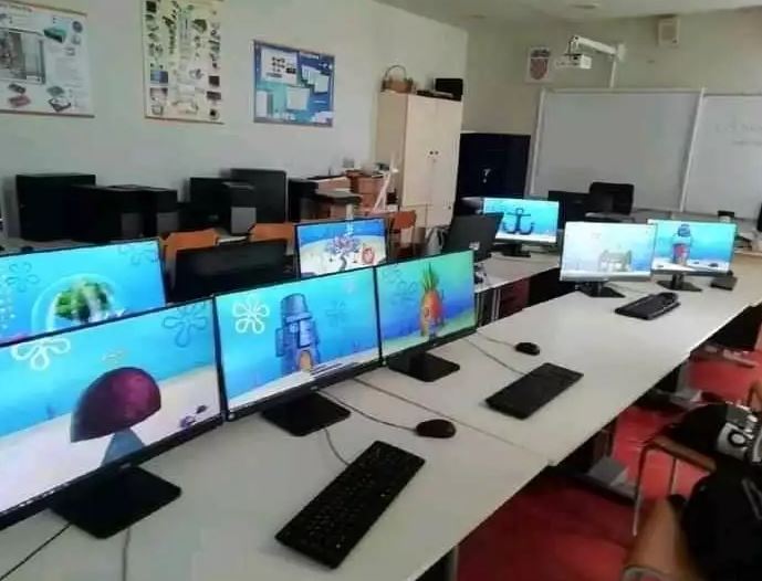 Penampakan nyeleneh di ruangan kelas Berbagai sumber