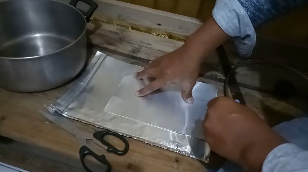 5 Cara pedagang modifikasi panci jadi penggorengan sosis, cocok buat pemula 