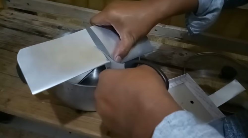 5 Cara pedagang modifikasi panci jadi penggorengan sosis, cocok buat pemula 