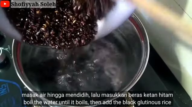 5 Cara bikin bubur ketan hitam yang lembut dan enak agar hemat gas