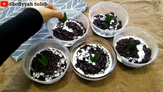 5 Cara bikin bubur ketan hitam yang lembut dan enak agar hemat gas