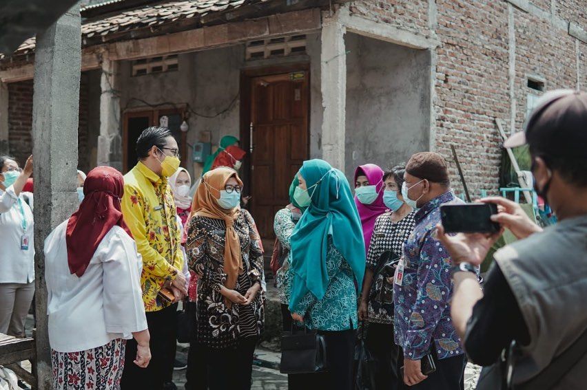 Chacha Frederica saat blusukan © Instagram