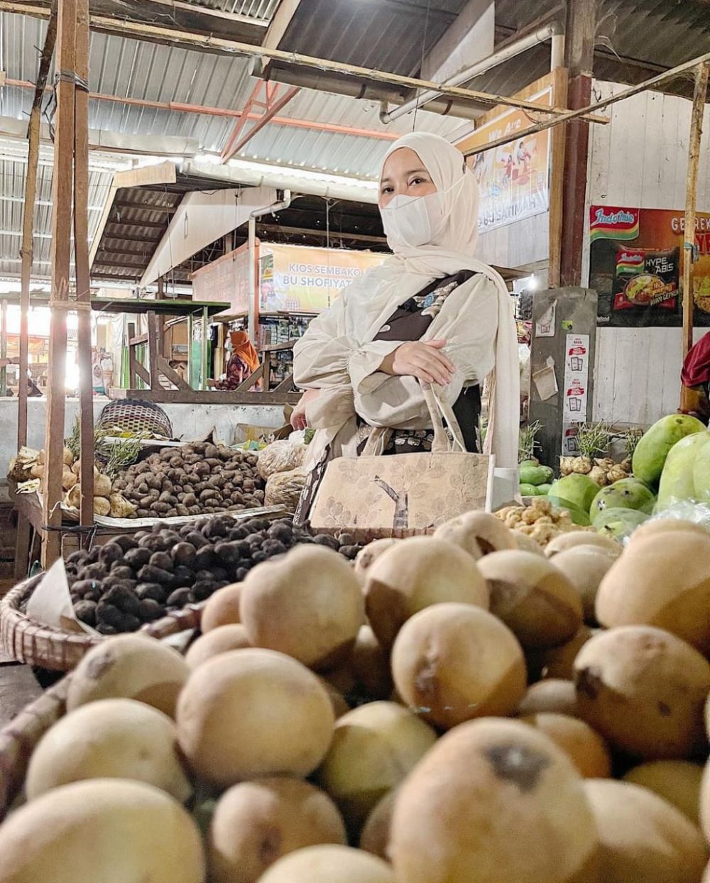 Chacha Frederica saat blusukan © Instagram