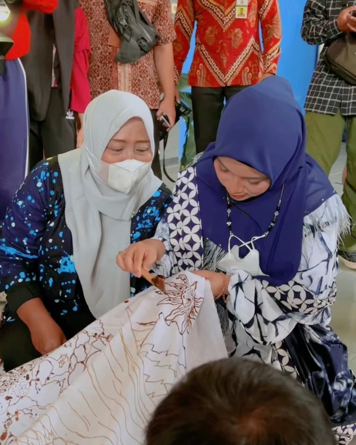 Chacha Frederica saat blusukan © Instagram