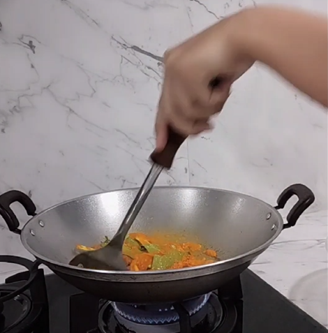 Cara ungkep kulit ayam agar bumbunya meresap sempurna dan bebas bau amis