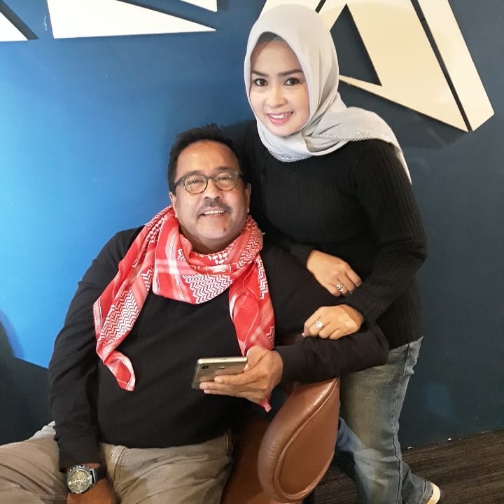 Maryati Tohir Munaroh Si Doel glowing © berbagai sumber