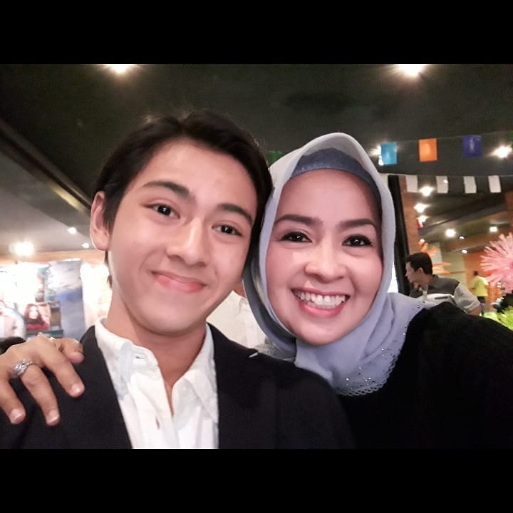 Maryati Tohir Munaroh Si Doel glowing © berbagai sumber