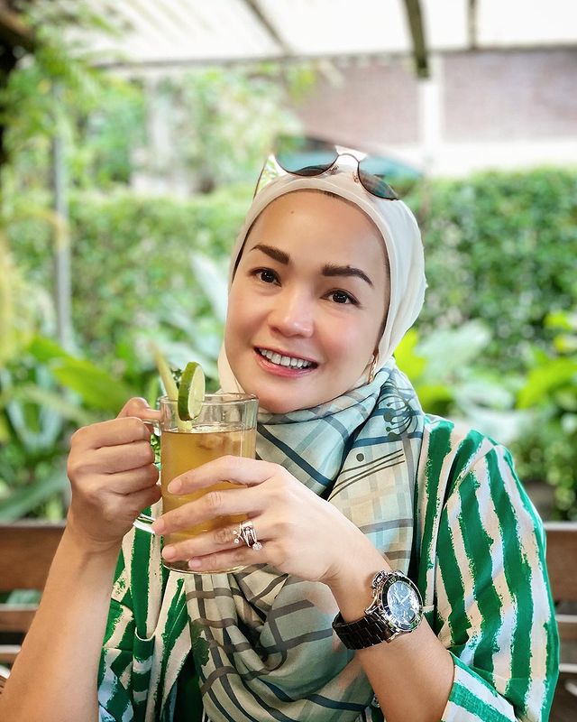 Sita Si Doel Eva Marliah sosialita © berbagai sumber