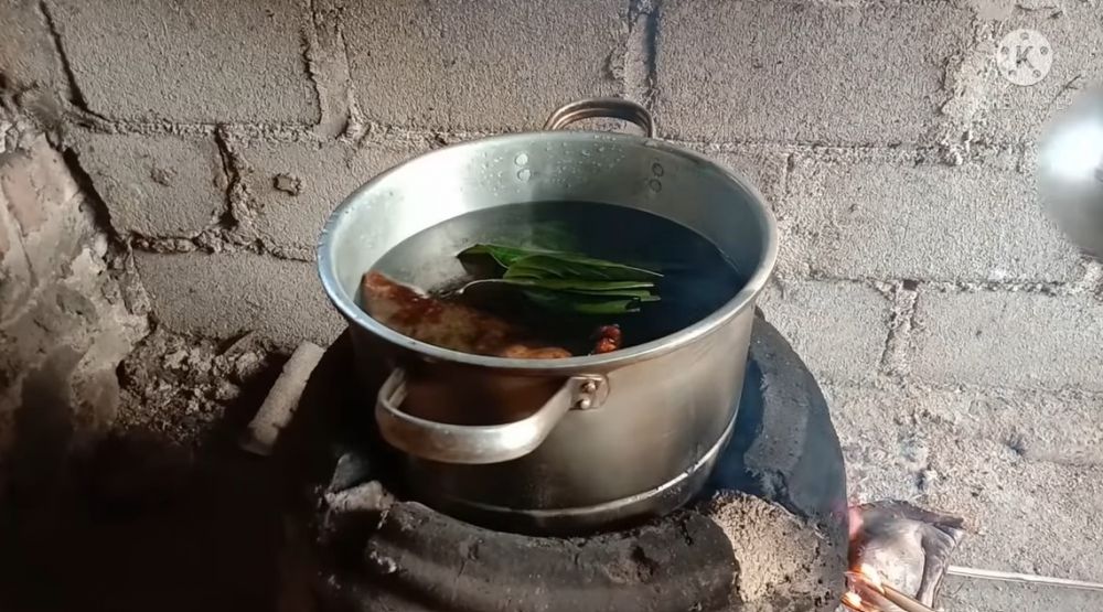 Tanpa presto, ini trik merebus kikil sapi agar cepat empuk dan hemat gas