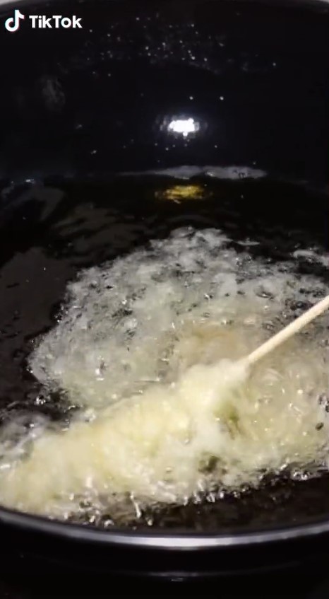 Rahasia adonan telur gulung ala pedagang kaki lima, mudah digulung dan antigagal