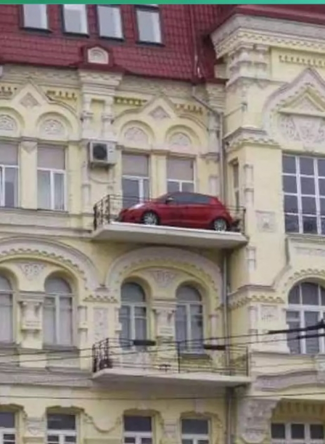 mobil parkir di tempat tak biasa © berbagai sumber