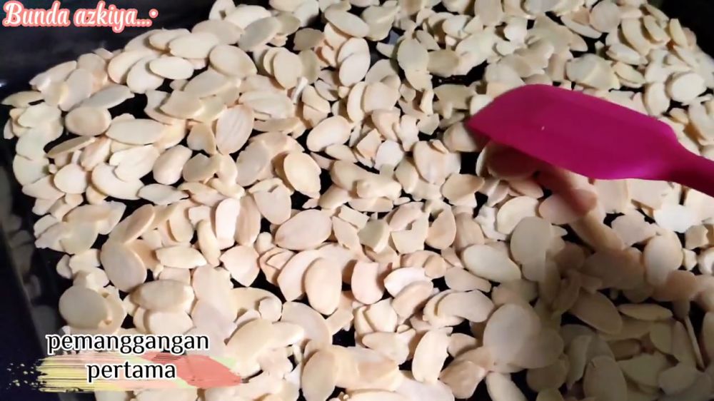 Trik memanggang almond slice agar warnanya cantik dan antigosong