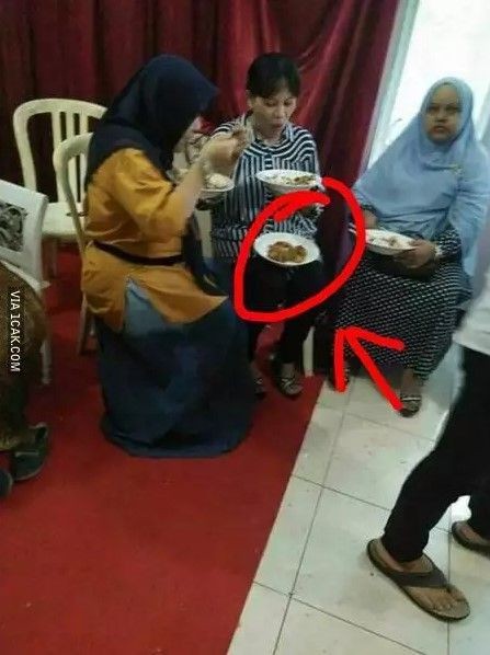 makan di kondangan © Berbagai sumber