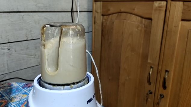 Cuma pakai teflon, ini cara menggoreng peyek agar bentuknya rapi dan bulat sempurna