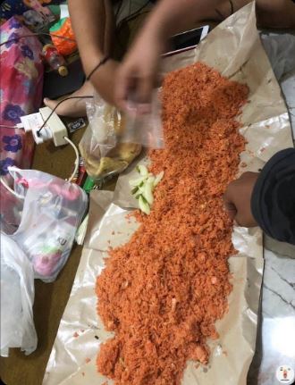 Penampakan makan dengan porsi jumbo Berbagai sumber Penampakan makan dengan porsi jumbo Berbagai sumber