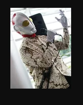 Potret orang cosplay Ultraman ini kocak abis Berbagai sumber