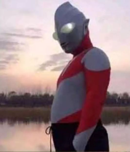 Potret orang cosplay Ultraman ini kocak abis Berbagai sumber